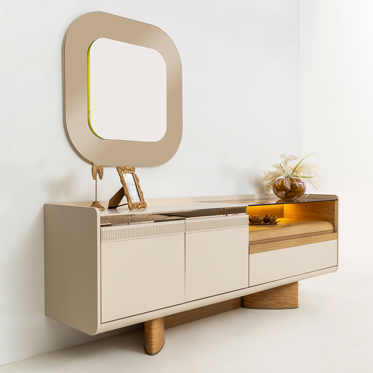 AURA Sideboard