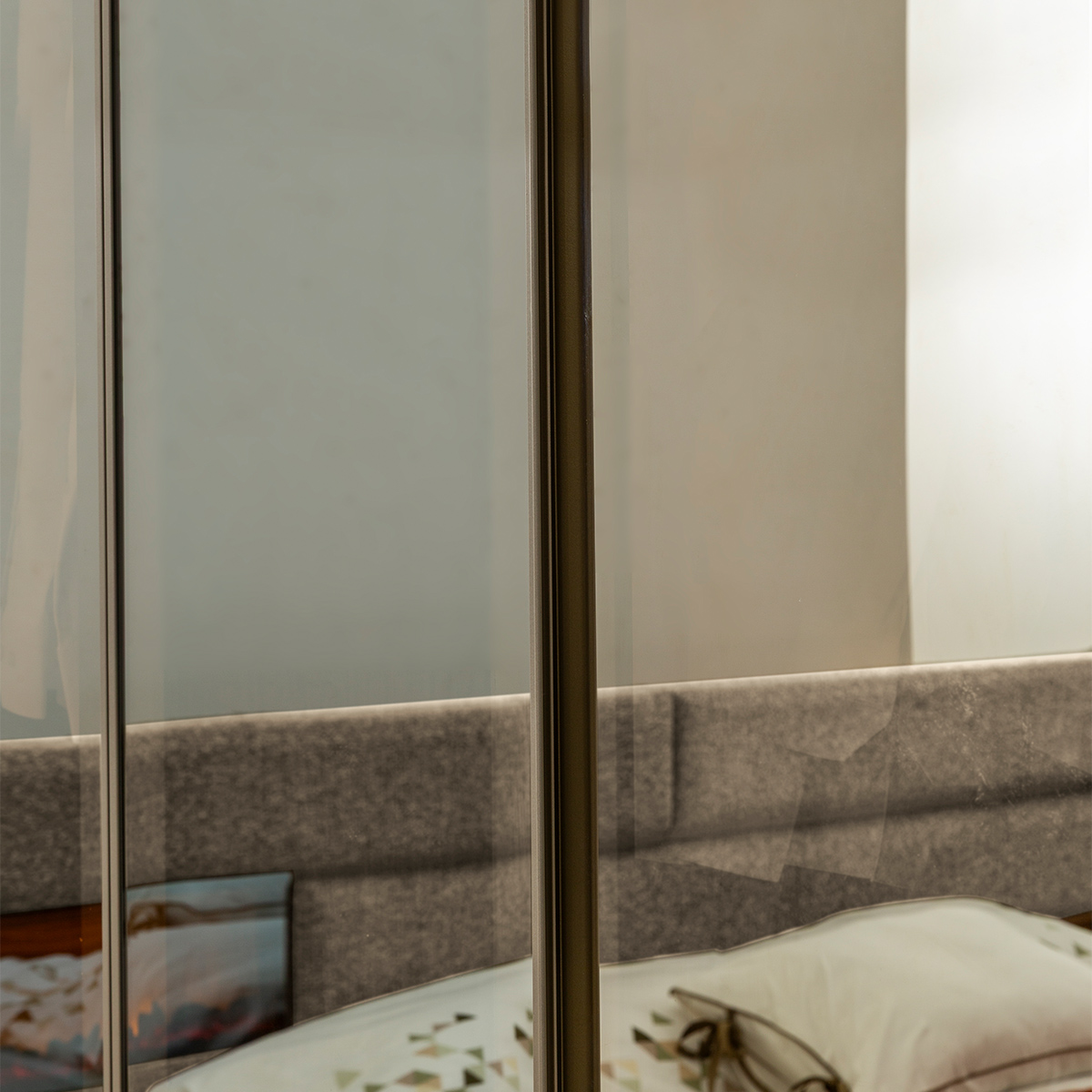 AURA Wardrobe - Image 2