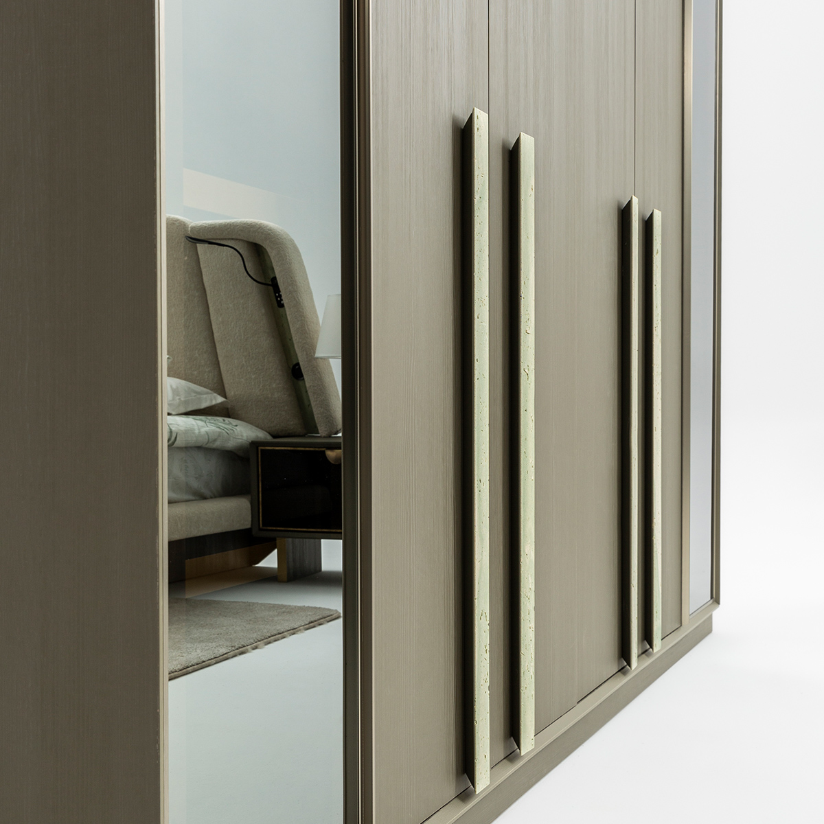 DaVinci Bedroom Set with Wardrobe - Image 18